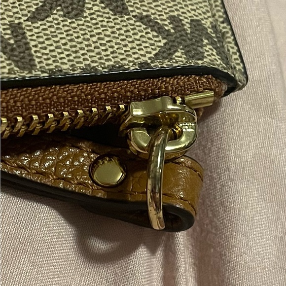 Michael Kors purse and wristlet - Picture 10 of 10